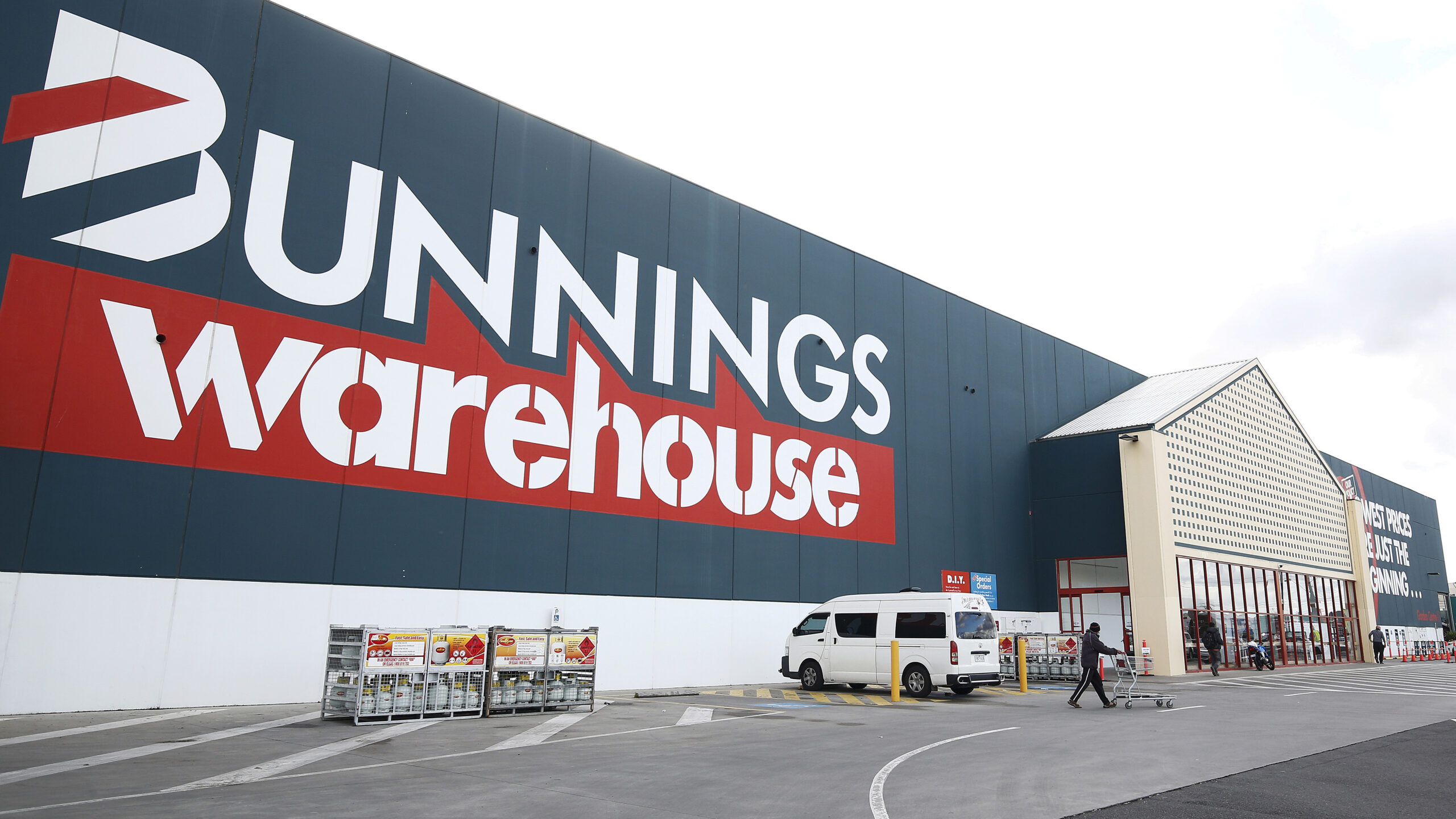 Roselands Shopping Centre/ Bunnings Warehouse, Angels On Wheels