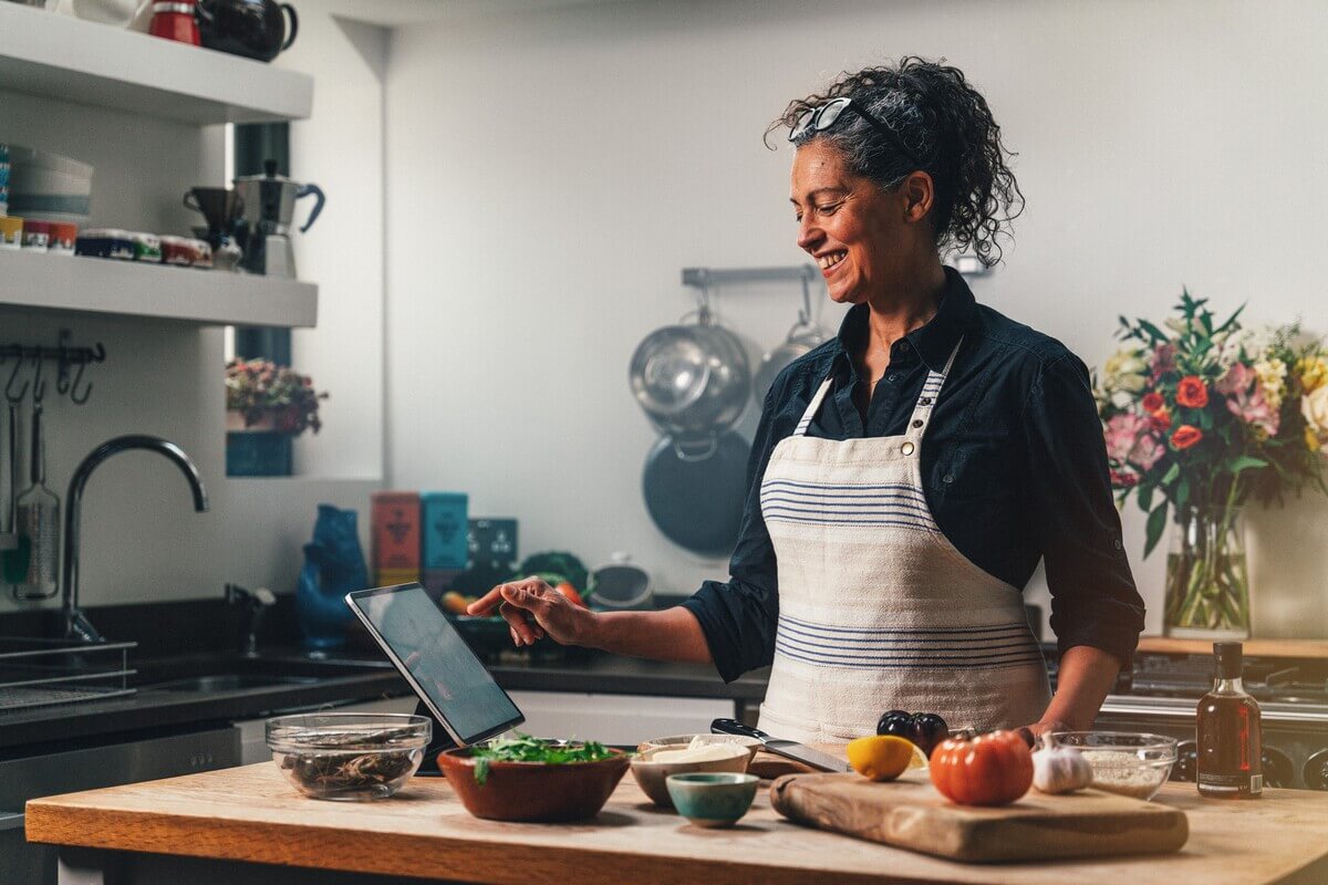 Cooking program-BBQ/ Burgers/ Indoor bowling/ Outdoor volleyball, Angels On Wheels